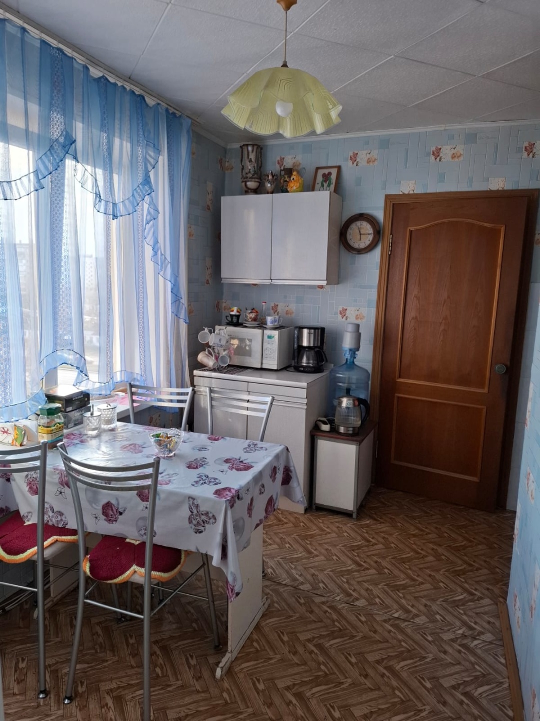Продам просторную, очень тёплую квартиру для в популярном микрорайоне северо-запада! (60кв.м с учётом балкона.) Обмен на 2 или 3 - комнатную с доплатой!
Индивидуальная планировка! (60кв.м с учётом балкона.)
Большой карман, закрывается на ключ.
В доме хорошая шумоизоляция! Тихо и спокойно!

ПЛАНИРОВК