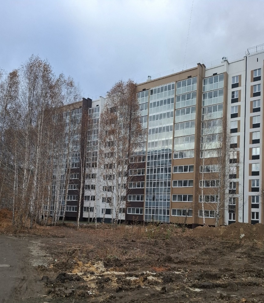  ПРОДАЕМ квартиру - студию в новом ЖК.
 Площадь - 24,23 кв.м. + балкон 5,07 кв.м.

УДОБНАЯ ПЛАНИРОВКА:
- Комната -  11, 63 кв.м.;
- Зона кухни - 5,67 кв м.;
- Совмещенный санузел - 3,74 кв.м.;
- Коридор - 3,19 кв.м.;
- Балкон - 5 кв.м. 

- Входная дверь;
- Межкомнатные двери;
- Линолеум, светлые баз