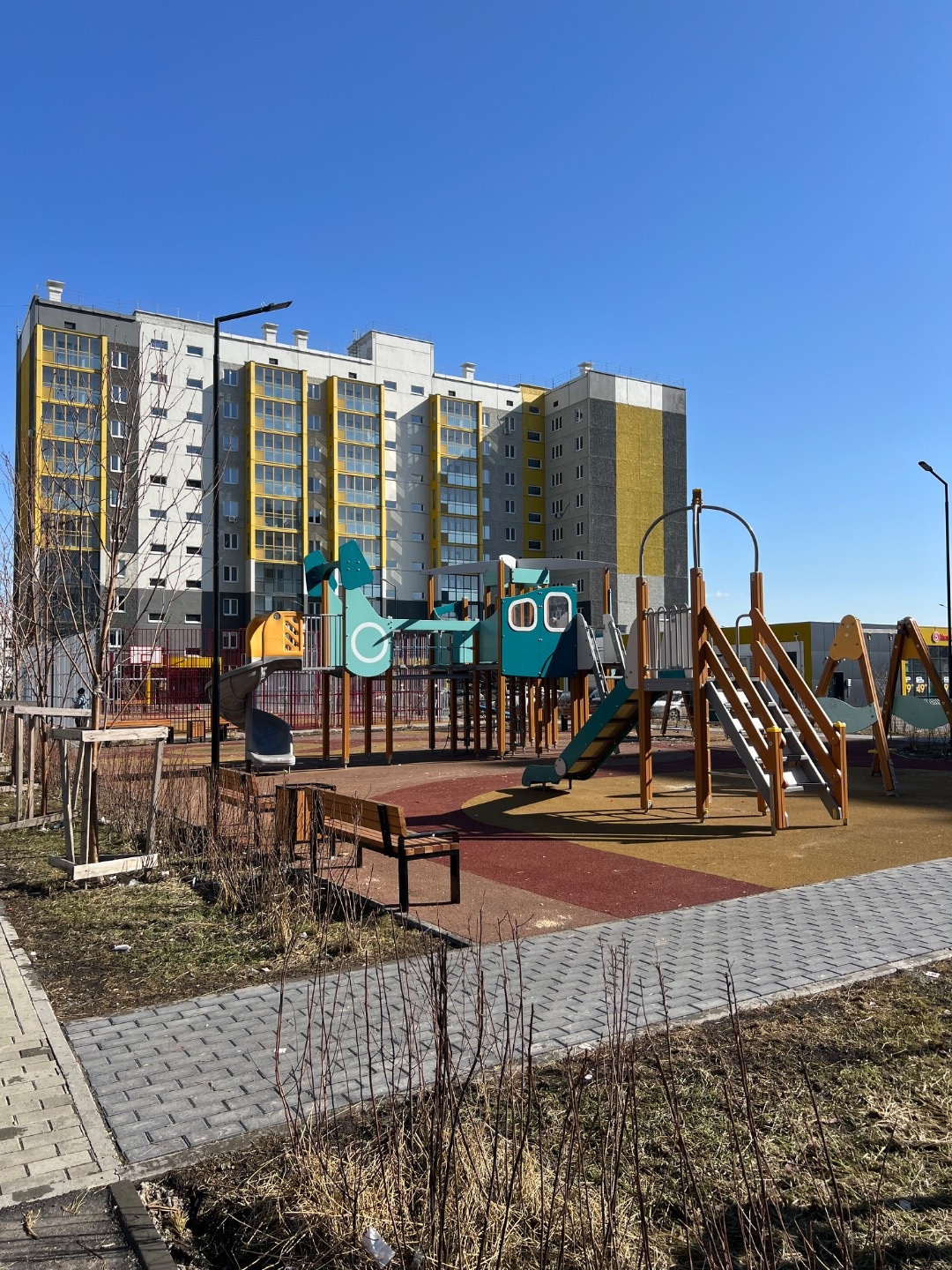 Продаётся студия+1 в микрорайоне Чурилово. 

Кухня - 5 кв.м
Комната - 12.23 кв.м
Комната - 16.53 кв.м

Квартира отлично подойдёт для семьи с детьми, в подарок от застройщика выполняется качественная чистовая отделка: 
- натяжные потолки, 
- линолеум, 
- виниловые обои 
- межкомнатные двери


Дом рас