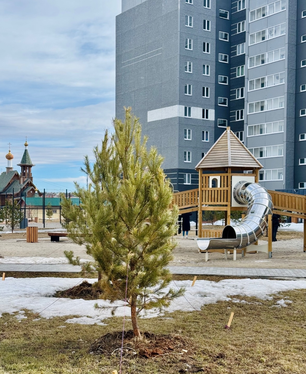 Предлагается к продаже квартира по типу студия + 2 спальни в г. Kаменск-Уpaльcкий
ЖК «Каменский».

+ Закрытая территория
+ Двор-парк, безопасные детские игровые и спортивные площадки
+ Двор без машин - комфорт и безопасность

Планировка:
Студия + 2 спальни 56,5 кв.м
- Кухня - гостиная 17 м.кв;
- Ком
