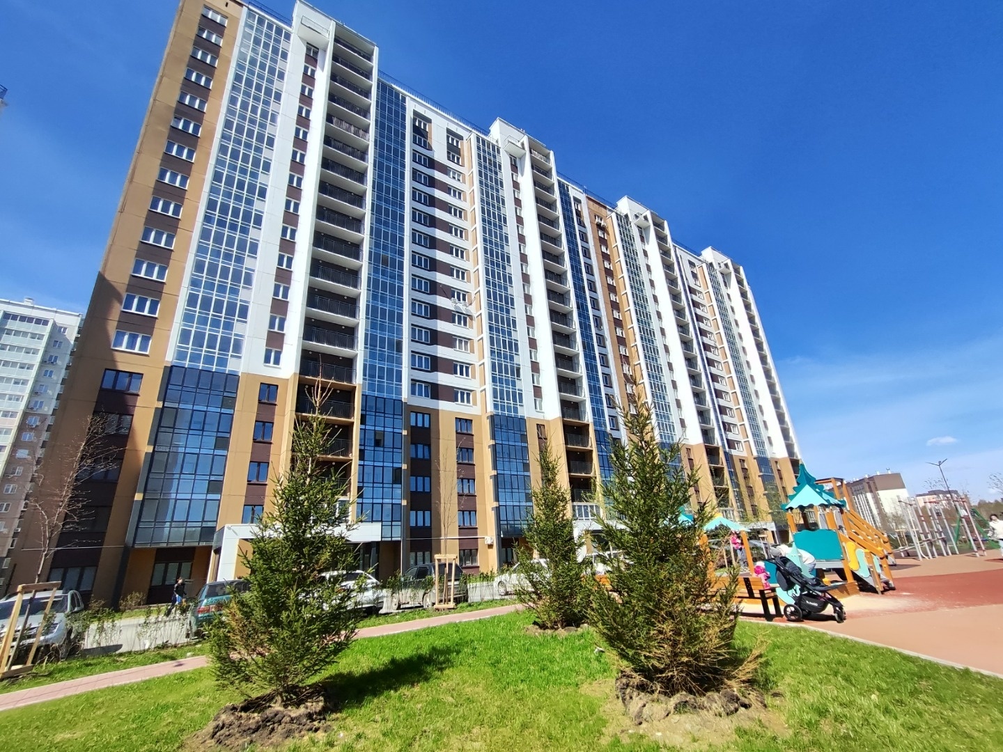       Продаем   ПРОСТОРНУЮ КВАРТИРУ - 52,2 кв.м. с большой жилой комнатой 25,26 кв.м. и шикарной кухней-гостиной  в  СОВРЕМЕННОМ  ЖК Новое Поколение.

ПЛАНИРОВКА:
- Кухня - гостиная -  18 кв.м.
- Спальня -  25,26  кв.м.;
- Совмещенный  санузел;
- Лоджия - 5 кв.м.(из кухни-гостиной).

Готовая к про
