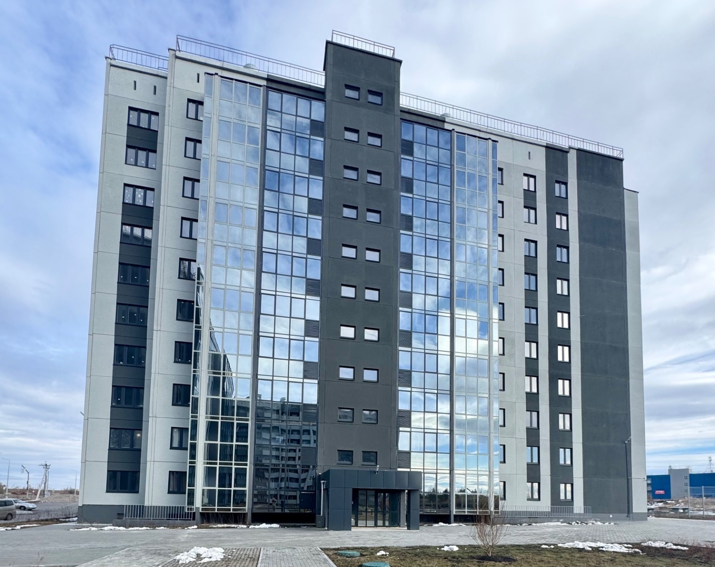 Продам 2-х комнатную квартиру общей площадью 48 кв.м, в новом жилом комплексе ЖК ВМЕСТЕ г. Каменск -Уральске в Красногорском районе по улице Кутузова 16 ЖК состоит из трех домов.
ДОМ СДАН.

ПЛАНИРОВКА:
Кухня 8 кв м
Комнаты 12 и 16,5 кв м
Прихожая 4,2 кв м
Раздельный санузел
Витражная Лоджия 7 кв м