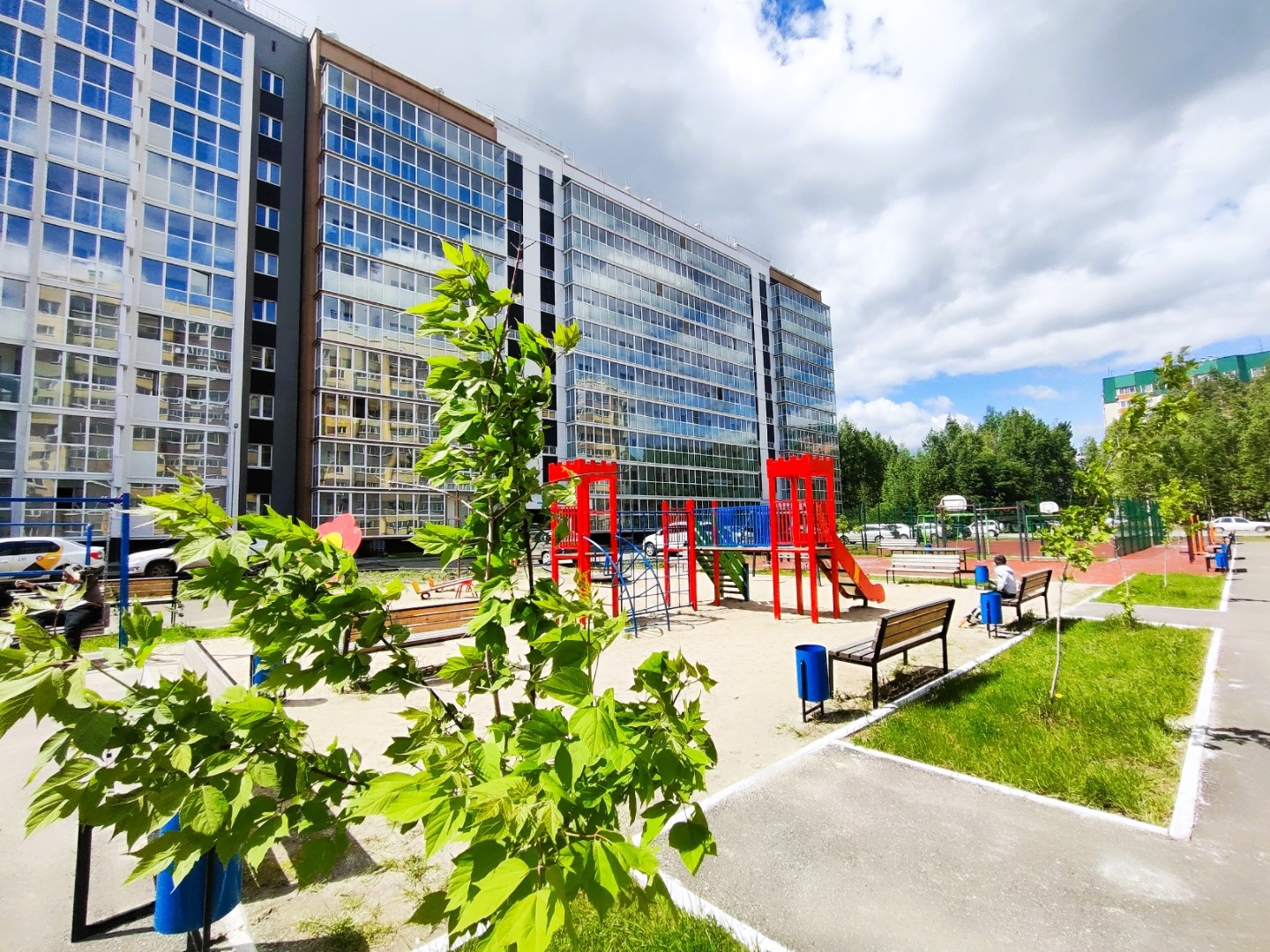    Продаем   КВАРТИРУ-СТУДИЮ - 26 кв.м. в  ЖК Новое Поколение.
ПЛАНИРОВКА:
- Жилая комната -  18 кв.м.
- Совмещенный  санузел;
- Лоджия - 5 кв.м.

Готовая к проживанию с полной ОТДЕЛКОЙ ПОД КЛЮЧ:
- Входная дверь, межкомнатные двери;
- Линолеум, обои, матовые натяжные потолки;
- Кафель в  санузле н