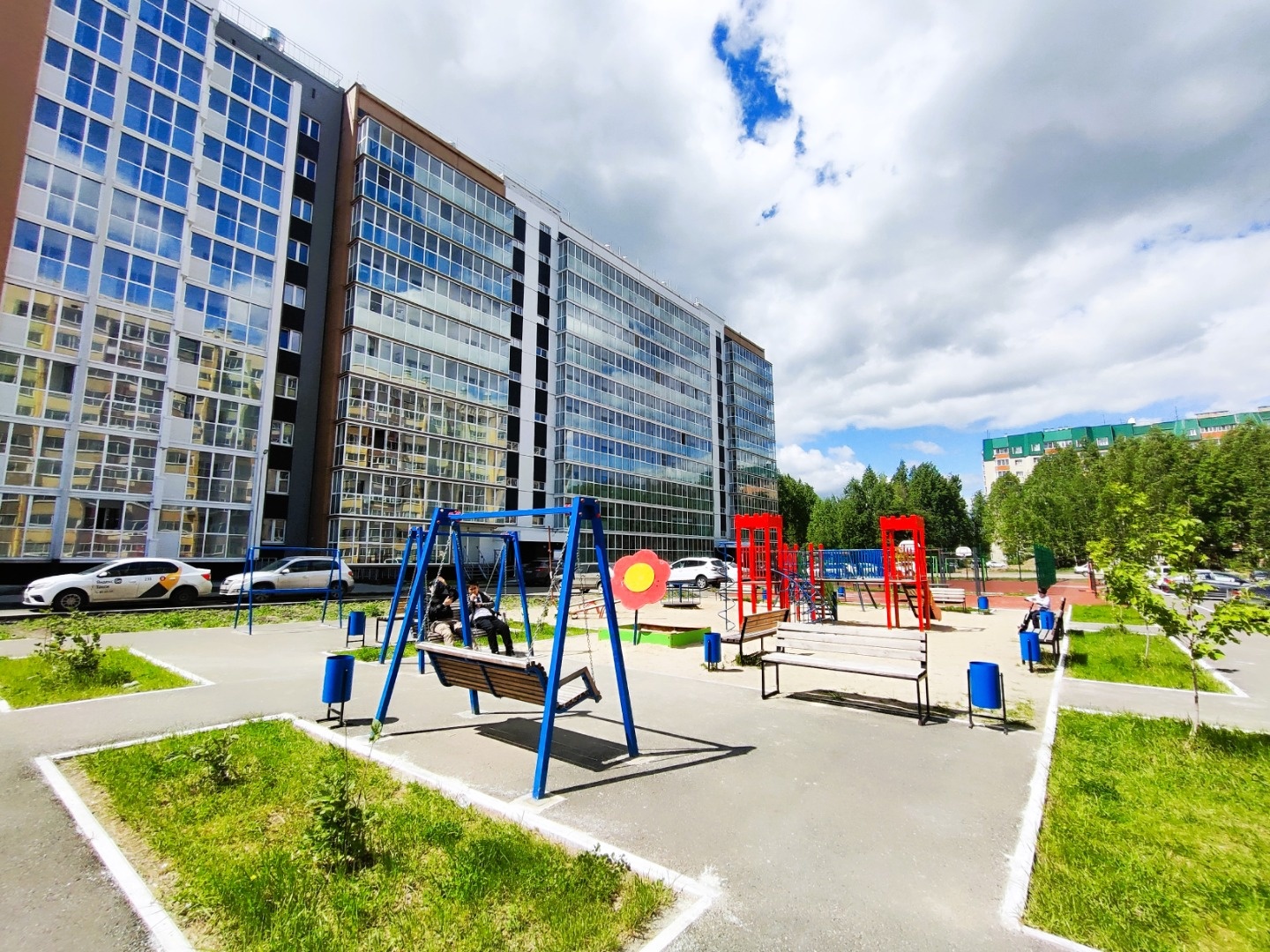   Продаем   КВАРТИРУ-СТУДИЮ - 26,72 кв.м. в  ЖК Новое Поколение.
ПЛАНИРОВКА:
- Жилая комната -  18 кв.м.
- Совмещенный  санузел;
- Коридор - 3,2;
- Лоджия - 5 кв.м.

Готовая к проживанию с полной ОТДЕЛКОЙ ПОД КЛЮЧ:
- Входная дверь, межкомнатные двери;
- Линолеум, обои, матовые натяжные потолки;
-