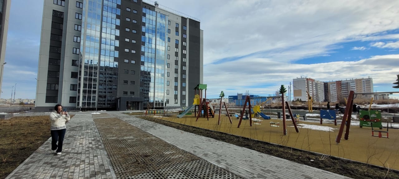 Продам просторную 2- комнатную квартиру с качественной предчистовой отделкой!
Все комнаты изолированы, площадь 52 кв.м с учетом 2-х балконов, выход с кухни  и со спальни!
Вместительная прихожая, сан.узел раздельный (установлена вся сантехника).
Популярный этаж, из окон хороший вид!

• Металлическая 