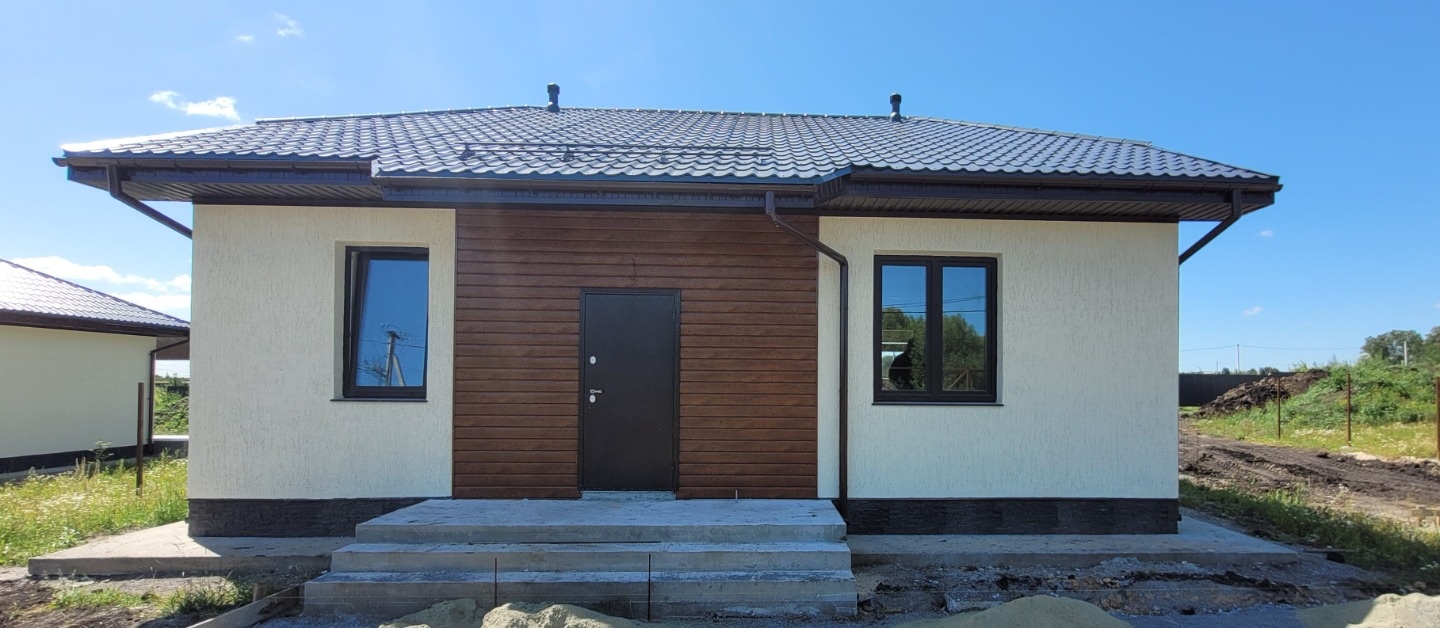 Предлагаются к продаже ГОТОВЫЕ дома, расположенные в живописном микрорайоне НЕБО ПАРК. Просторные помещения, продуманная планировка и качественные материалы позволят Вам наслаждаться каждым мгновением! 

    О ДОМЕ

Отдельная зона прихожей — с гардеробной и сан. узлом
Солнечная кухня—гостиная 34,4 м
