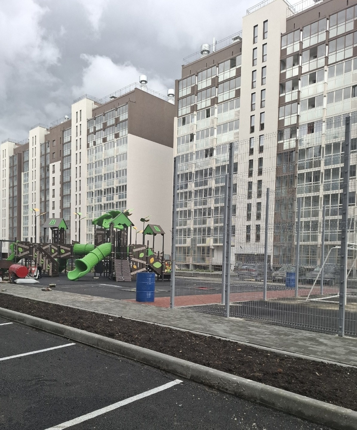 Предлагаем Вашему вниманию однокомнатную квартиру в ЖК Хорошее Решение (кухня 8 кв.м., комната 16 кв.м.). 

Удобное расположение дома внутри микрорайона.
Дома внутри квартала, вся инфраструктура! Удобно и до Бейвеля (остановка), по Благих (остановка), до Краснопольского проспект 5 минут.

В квартире