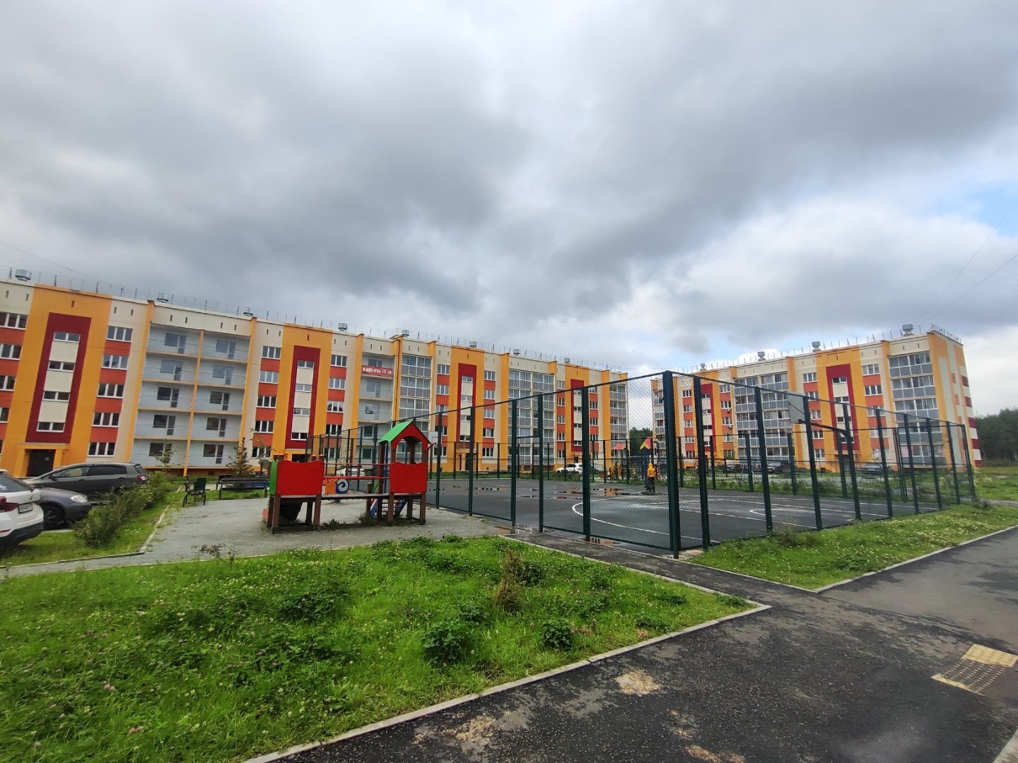 Продаем  ОТЛИЧНУЮ КВАРТИРУ ПЛАНИРОВКИ СТУДИЯ+1 СПАЛЬНЯ - 41 кв.м. с кухней- гостиной 18 кв.м. в загородном поселении д. Казанцево.

ПЛАНИРОВКА:
- Кухня - гостиная - 18 кв.м.
- Спальня -  12 кв.м.;
- Совмещенный санузел - 5 кв.м.;
- Гардероб;
- Лоджия - 5 кв.м.

Готовая к проживанию с полной ОТДЕЛКОЙ