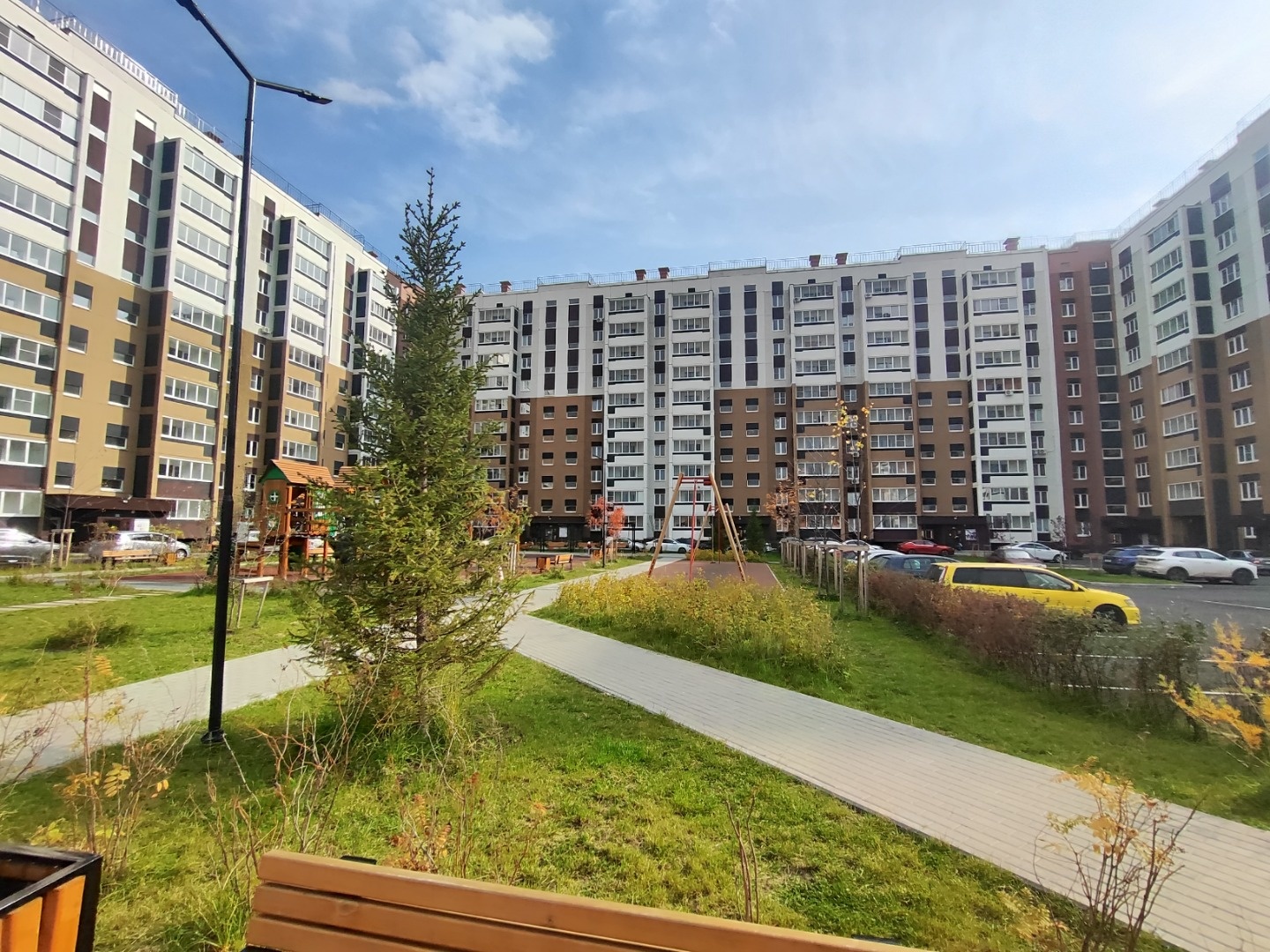  Продаем  ПОЛНОЦЕННУЮ ДВУХКОМНАТНУЮ КВАРТИРУ функциональной  планировки -  47 кв.м. в современном новом доме в ЖК Новое Поколение.

ПЛАНИРОВКА:
- Кухня -  9,3 кв.м.
- Две спальни - 14 и 12 кв.м.;
- Раздельный санузел;
- Лоджия - 7 кв.м. (выход из кухни).

Готовая к проживанию, состояние ЗАЕЗЖАЙ и