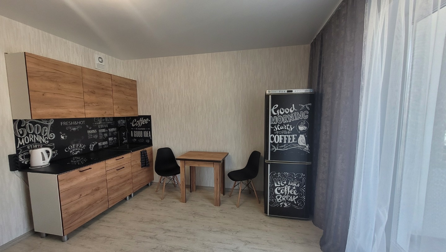 НОВАЯ СТУДИЯ В ПАРКОВОМ !!!!!!
 
В квартире есть все необходимое для комфортного проживания

 - стиральная машинка
 - холодильник
 - чайник
 - индукционная плита
 -диван

Студия в новом доме. Квартира сдаётся в долгосрочную аренду ! 
 Показ в любое удобное для вас время
