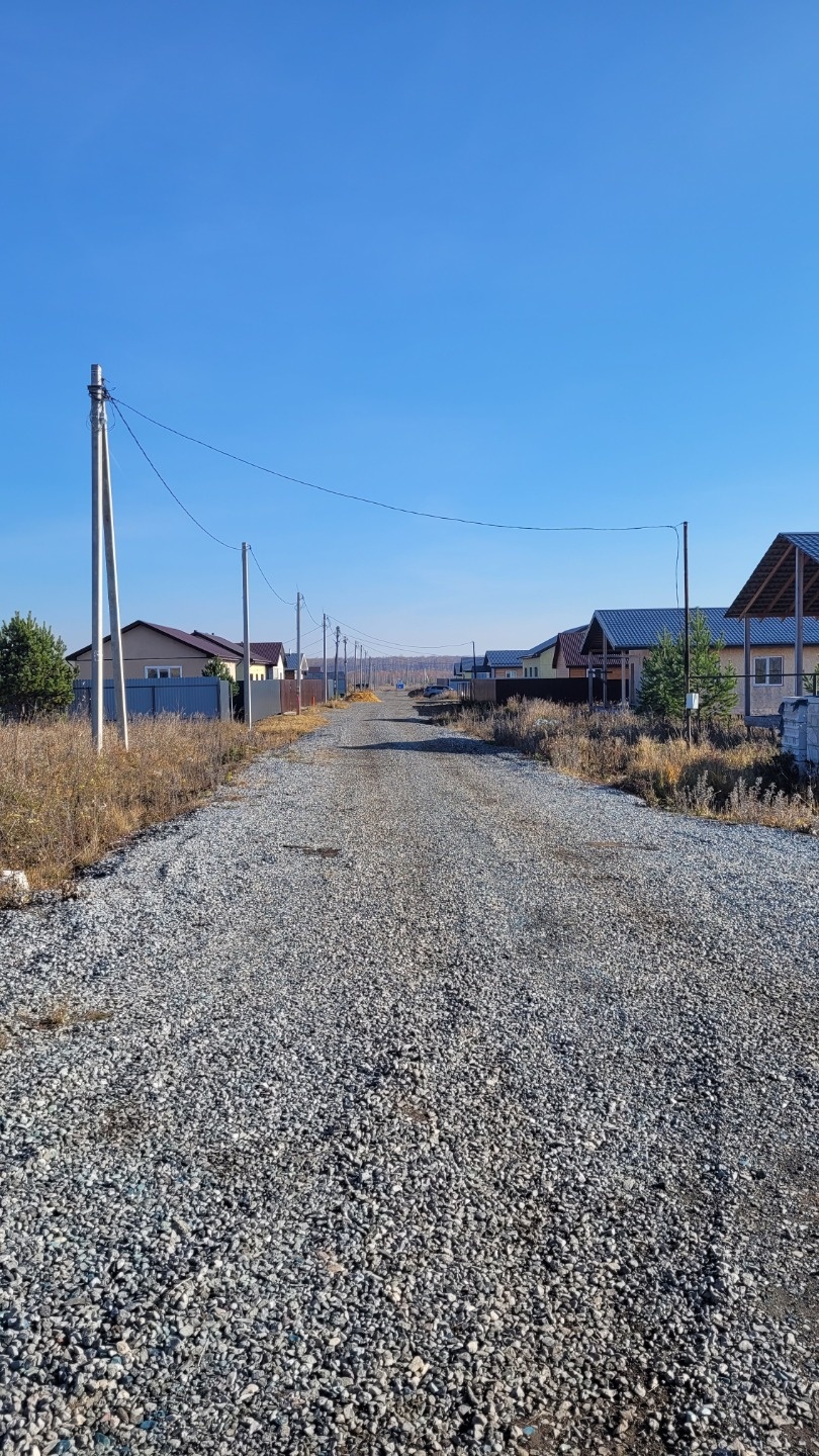 Участок находится на ровной местности, c шикарным видом на лес.

+Рядом идет активная застройка домов. 

+Отличная транспортная развязка

+Участок правильной формы

+Электричество на соседних участках.

+Дороги  отсыпаны

Идеальное место чтобы построить дом своей мечты с шикарной  ставкой под 3 %

П