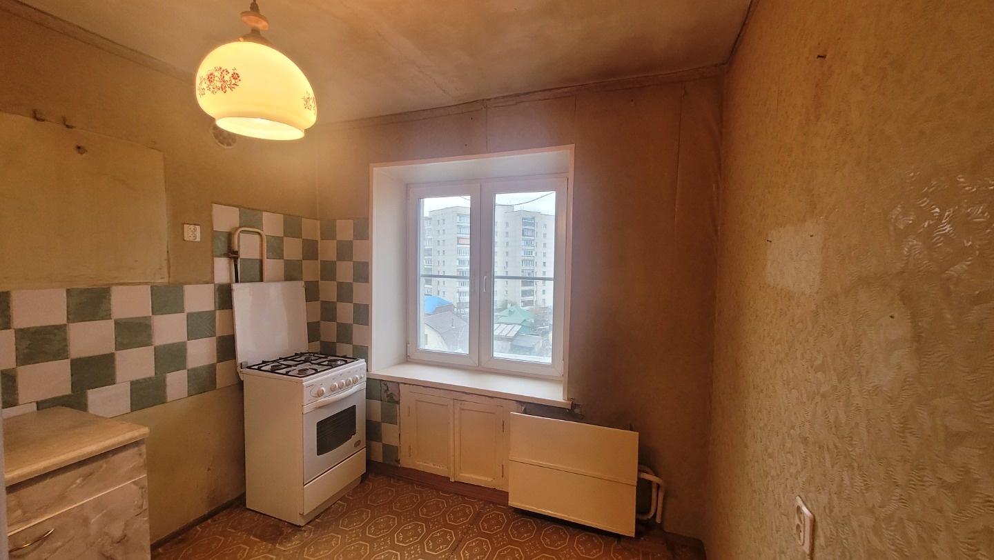 Продается однокомнатная квартира в спокойном тихом районе на АМЗ по ул. Центральная 8
Квартира просторная (42 кв. м) + балкон 4 кв. м
Входная дверь новая.
Купив эту квартиру, вы можете сразу заселяться, т.к. в квартире никто не проживает.

А постепенно можно сделать отличный ремонт на свой вкус.
Бал