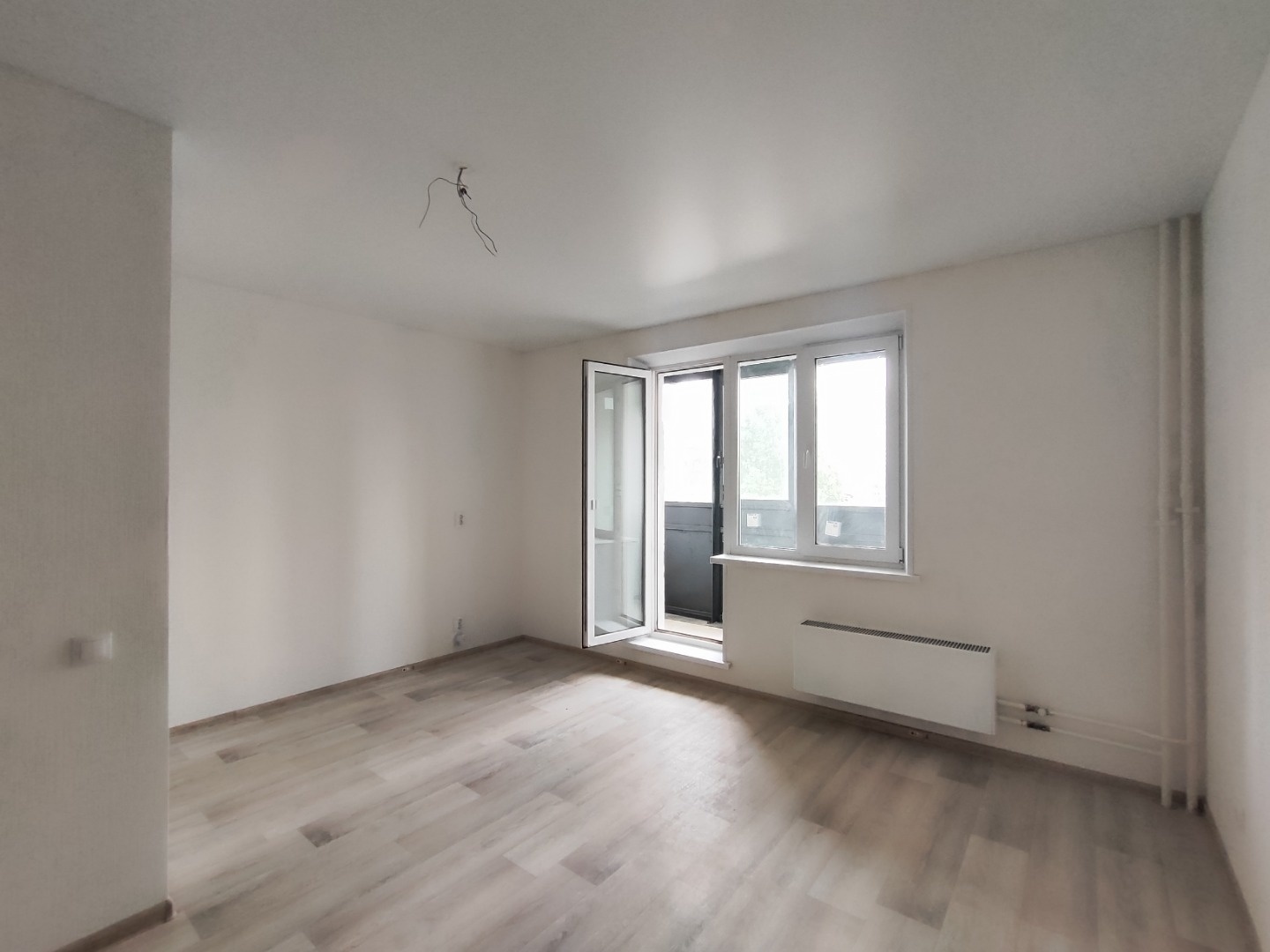  Продаем   КВАРТИРУ-СТУДИЮ - 27 кв.м. в мкр. ПАРКОВЫЙ 1.

ПЛАНИРОВКА:
- Зона кухни - 5 кв.м.
- Жилая комната -  18  кв.м.;
- Совмещенный санузел - 4 кв.м.;
- Лоджия - 4,3 кв.м.

Готовая к проживанию с полной ОТДЕЛКОЙ ПОД КЛЮЧ:
- Входная дверь, межкомнатные двери;
- Линолеум, обои, натяжные потолки;
