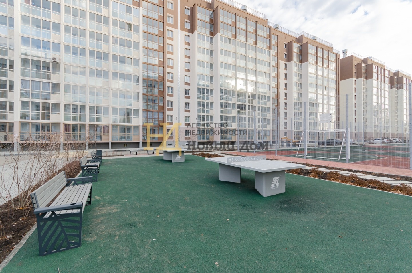 Предлагаем Вашему вниманию однокомнатную квартиру в ЖК Хорошее Решение. Удобное расположение дома внутри микрорайона.

В квартире выполнена чистовая отделка:
- матовые натяжные потолки
- стильные межкомнатные двери
- железная входная дверь
- линолеум
- санузел выложен кафелем (пол)
- установлена сан