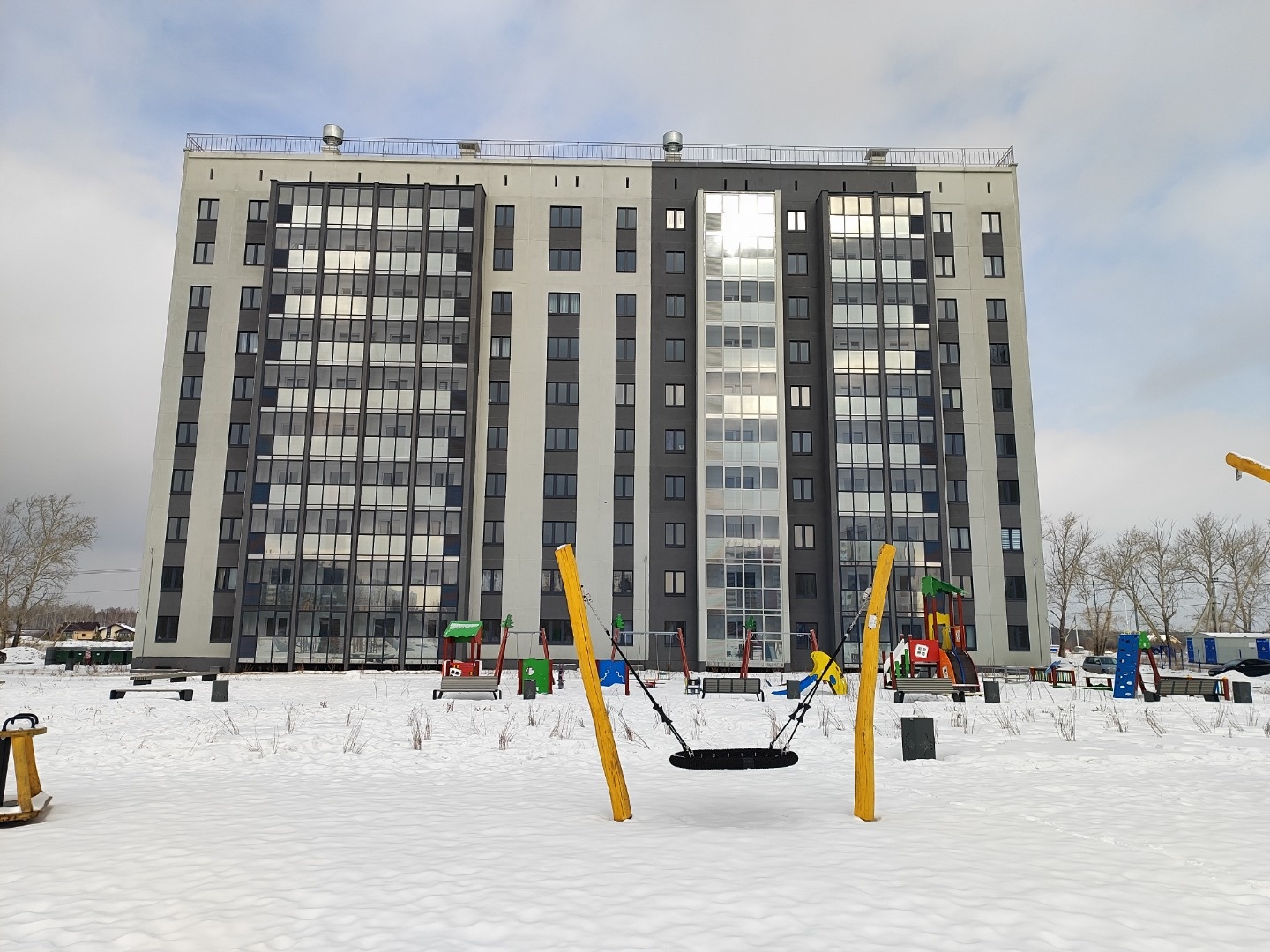 Квартира в новом жилом комплексе ЖК ВМЕСТЕ, который продолжает историю преображения всего Красногорского района города Каменск-Уральского. Состоит из трех десятиэтажных домов, расположенных по адресу улица Кутузова, дом 16, корпус 1, 2, 3. 

ПЛАНИРОВКА:
- Кухня - 8,2 кв.м.;
- Комнаты - 18,3 И 16,5 к