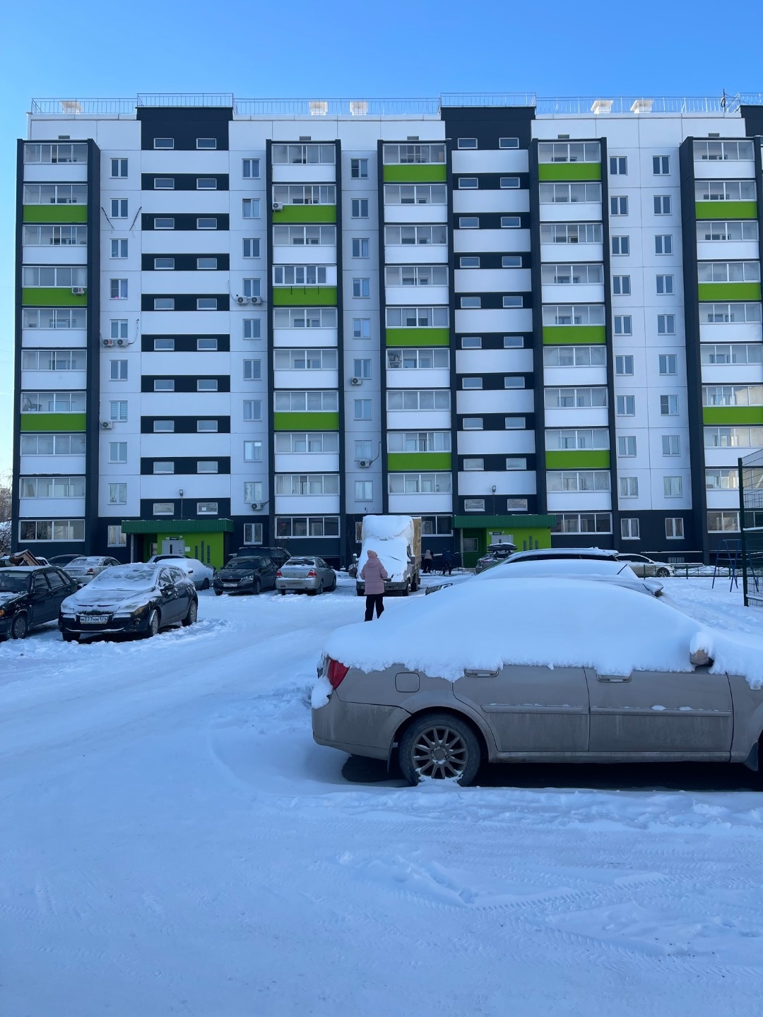 Предлагаем Вашему вниманию квартиру, удобной планировки, кухня-гостиная 13 метров и  спальня 16 метров. Удобное расположение дома на второй линии.

В квартире выполнена предчистовая отделка:
- входная металлическая дверь;
- потолок и стены подготовлены;
- электроразводка по всей квартире;
- установл
