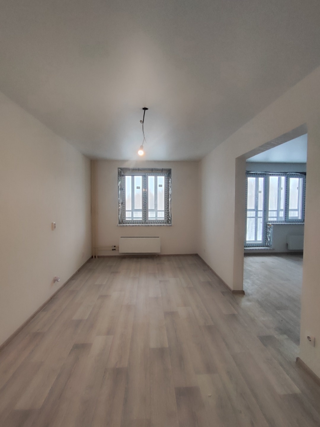  Продаем  ПРОСТОРНУЮ ДВУХКОМНАТНУЮ КВАРТИРУ - 68,68 кв.м. с кухней-гостиной 17 кв.м. в мкр. ПАРКОВЫЙ 1.

ФУНКЦИОНАЛЬНАЯ ПЛАНИРОВКА:
- Кухня - гостиная - 17 кв.м.
- Спальни -  25 и 10  кв.м.;
- Раздельный санузел;
- Прихожая - 5,8 кв.м.;
- Лоджия - 9,2 кв.м.

Готовая к проживанию с полной ОТДЕЛКОЙ ПО