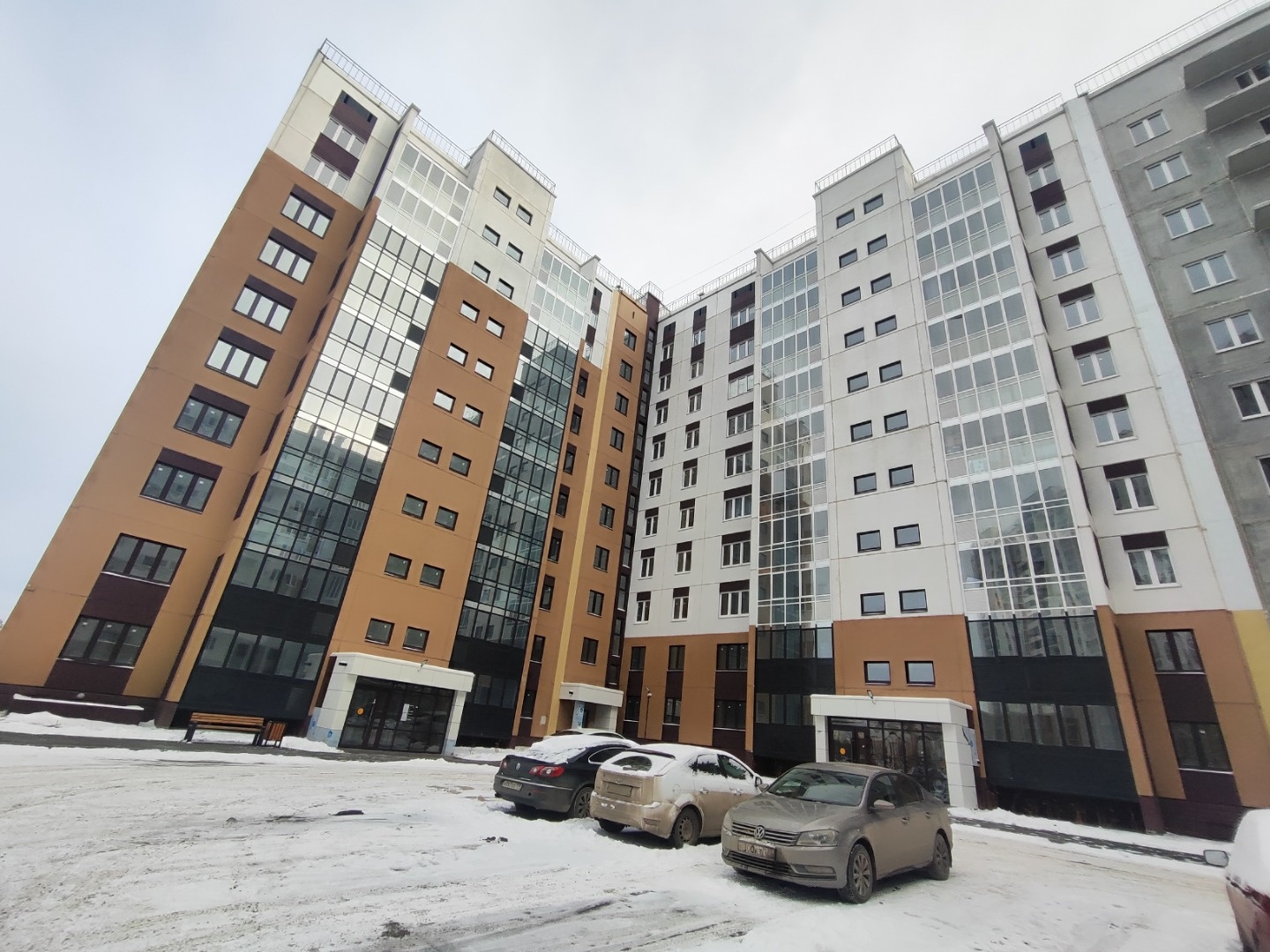  Продаем  ПРОСТОРНУЮ ДВУХКОМНАТНУЮ КВАРТИРУ - 58,74 кв.м. с кухней 13 кв.м. в мкр. ПАРКОВЫЙ 1.

ФУНКЦИОНАЛЬНАЯ ПЛАНИРОВКА:
- Кухня - 13 кв.м.
- Спальни -  17 и 11  кв.м.;
- Раздельный санузел;
- Прихожая - 5,4 кв.м.;
- Лоджия - 5,2 кв.м.

Готовая к проживанию с полной ОТДЕЛКОЙ ПОД КЛЮЧ:
- Входная дв