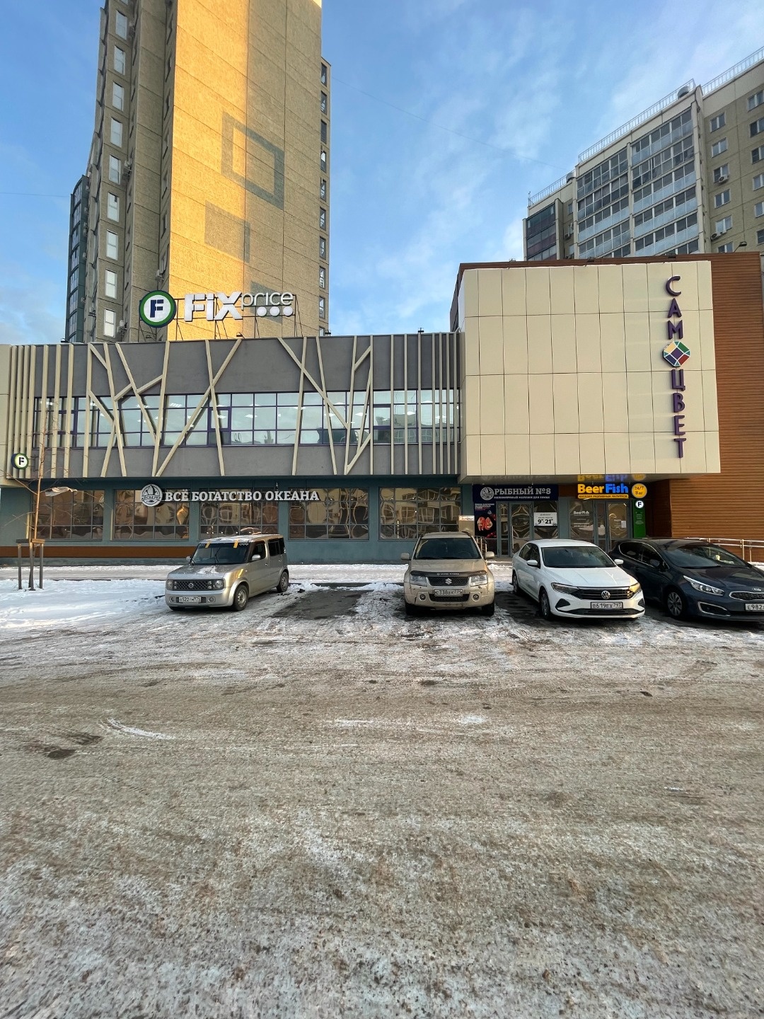 Предлагается в аренду нежилое помещение свободного назначения, удобно расположенное на 2 этаже отдельного здания на первой линии Университетской Набережной площадью 123 кв. м.!!! 
Новый густонаселенный жилой район, отдельная парковка, высокая проходимость и трафик. Отличная видимость с главной дорог