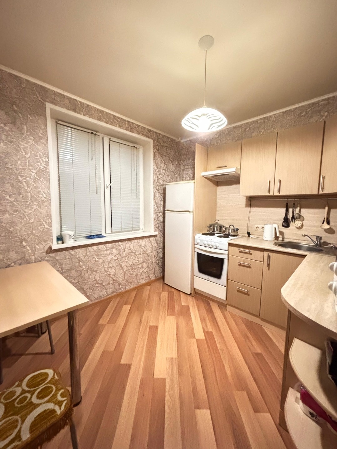 Однокомнатная квартира в долгосрочную аренду!

Квартира в хорошем состоянии!
Недавно сделали косметический ремонт!

Ищем добросовестных, чистоплотных, спокойных жильцов! Соседи все порядочные, следят за тем, чтобы в доме было тихо!

Квартира небольшая, хорошо подойдет для проживания одного-двух чело