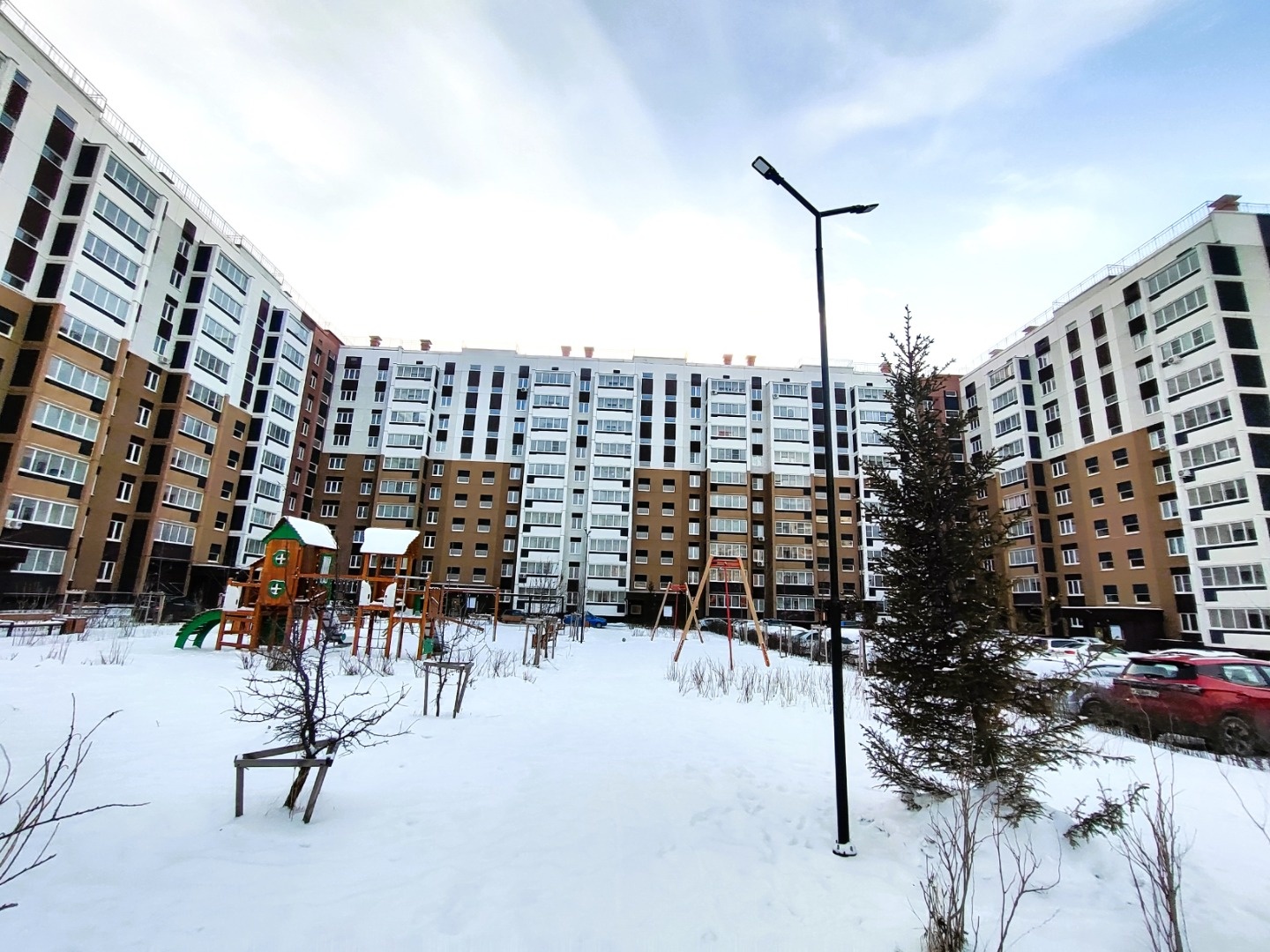  Продаем  ПОЛНОЦЕННУЮ ДВУХКОМНАТНУЮ КВАРТИРУ функциональной  планировки -  47 кв.м. в современном новом доме в ЖК Новое Поколение.

ПЛАНИРОВКА:
- Кухня -  9,3 кв.м.
- Две спальни - 14 и 12 кв.м.;
- Раздельный санузел;
- Лоджия - 7 кв.м. (выход из кухни).

Готовая к проживанию, состояние ЗАЕЗЖАЙ и