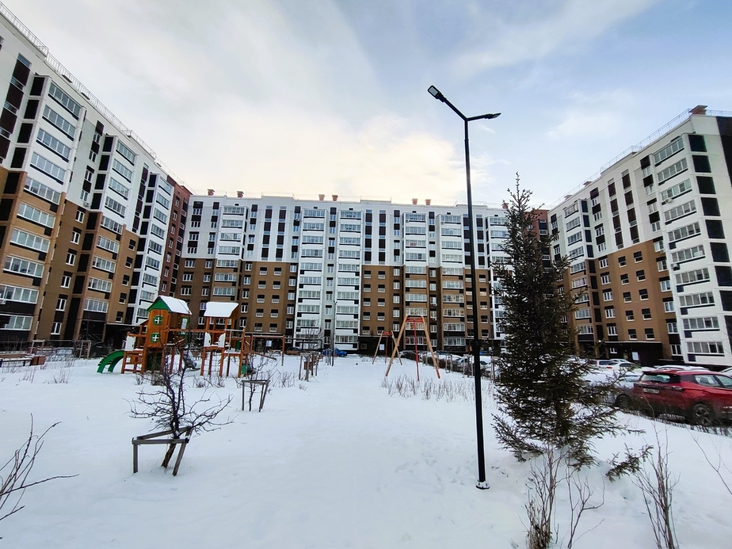   Продаем  ОДНОКОМНАТНУЮ КВАРТИРУ  ПЛОЩАДЬЮ 41 КВ.М. с чистовой отделкой в современном новом доме в ЖК Новое Поколение.

ПЛАНИРОВКА:
- Кухня - гостиная - 17 кв.м.
- Жилая комната - 16 кв.м.;
- Совмещенный санузел;
- Коридор - 3,2 кв.м.;
- Лоджия - 5,5 кв.м. (выход на лоджию из кухни)

Готовая к пр