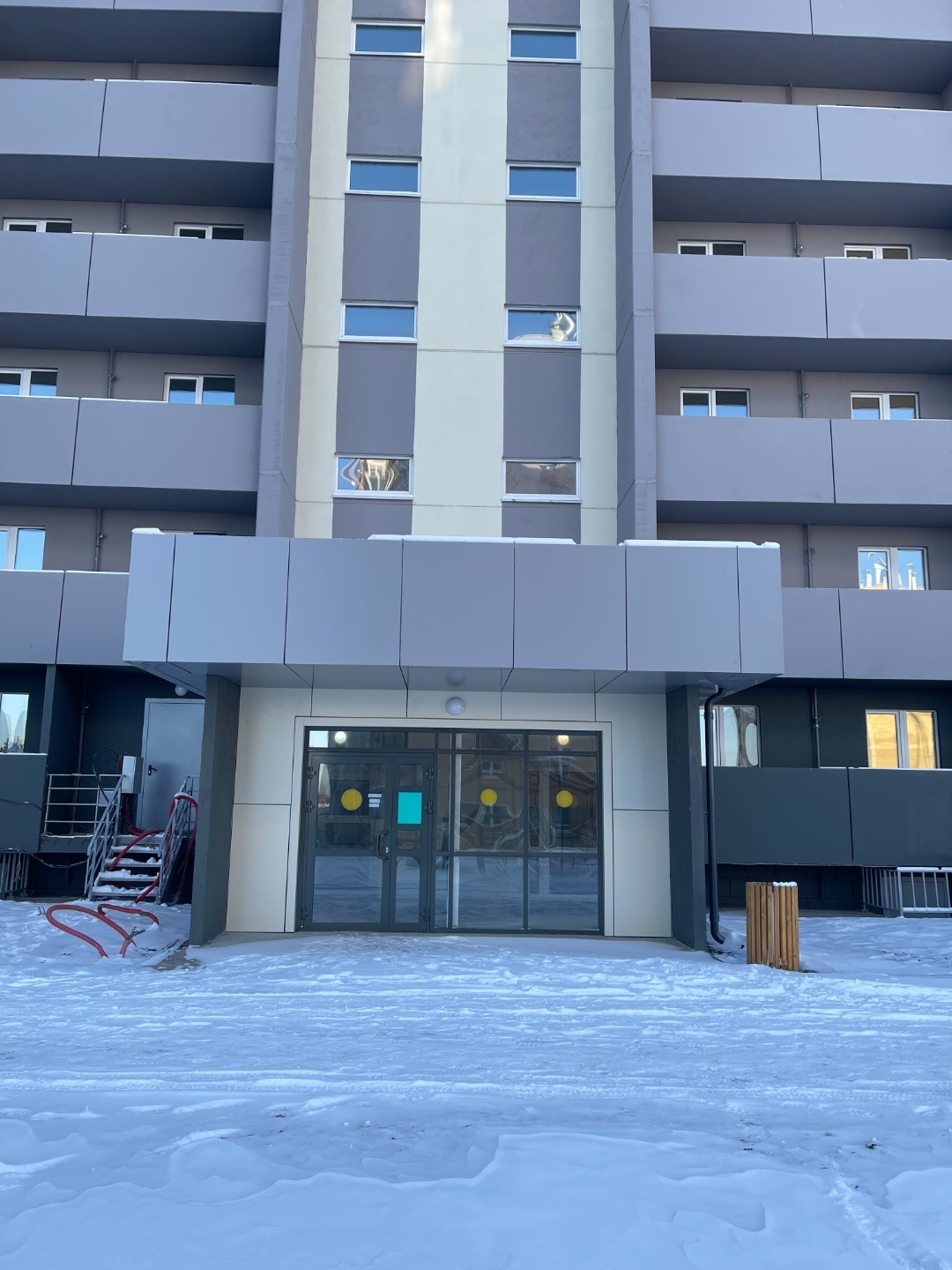 Продам однокомнатную квартиру, удобной планировки, кухня 8,75 кв. метров и комната 16,5 метров. Удобное расположение дома.

В квартире выполнена качественная предчистовая отделка:
- входная металлическая дверь;
- потолок и стены подготовлены под финишное покрытие;
- стяжка на полу;
- электроразводка