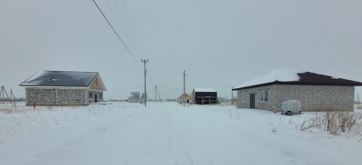 Хотите жить в своем доме?
Хотите после рабочего дня насладиться тишиной и покоем?
Хотите утром просыпаться, услышав пение птиц?
Все это можно осуществить, купив 
земельный участок для строительства дома в активно застраивающемся поселке Петровский 2.

Электричество  на соседних участках.
До города 1