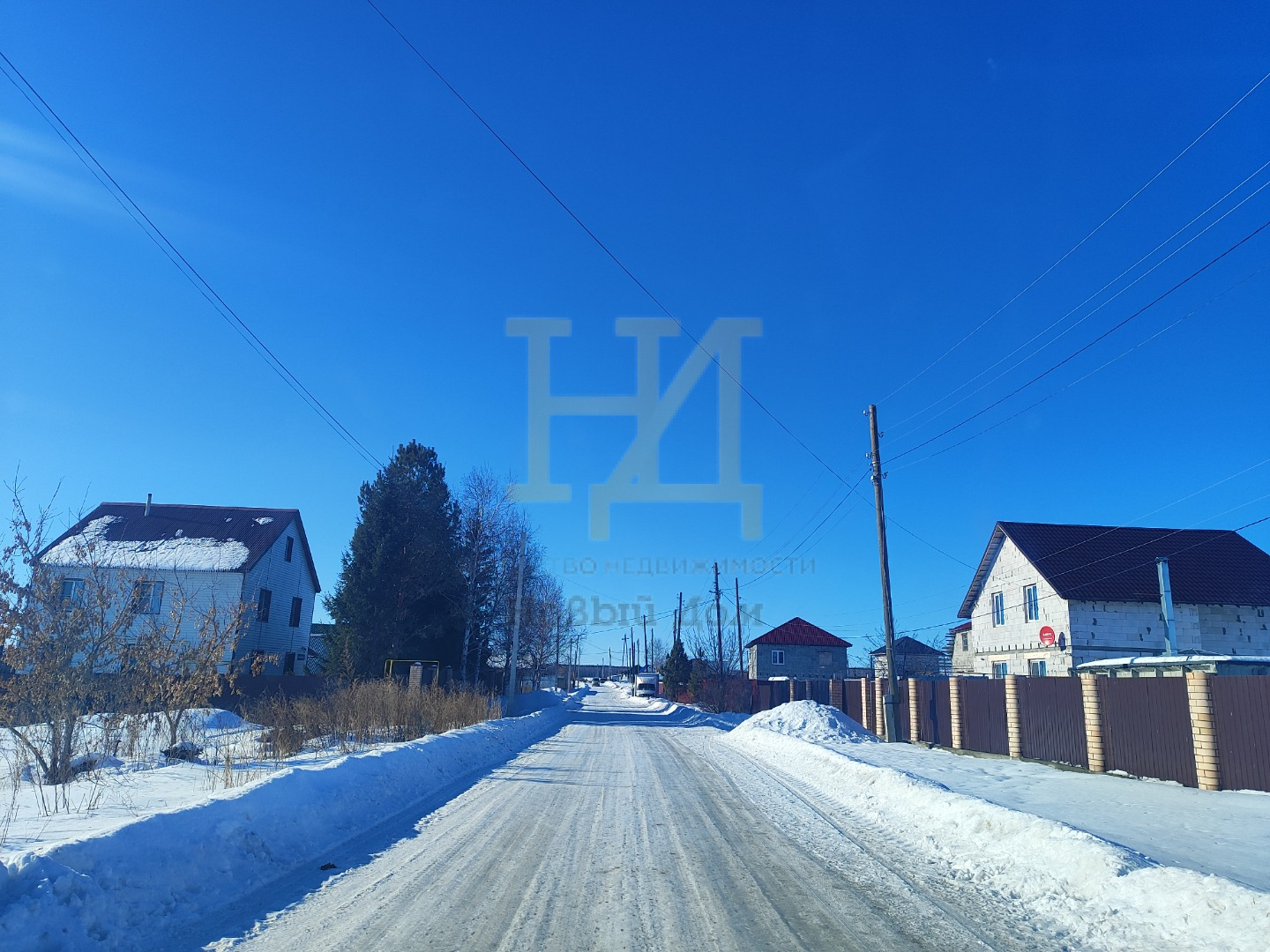  Продаем земельный участок в поселке Бухарино, ул.Российская, участок 8. Площадь 1934 кв.м.  Кадастровый номер участка: 74:19:0709010:8. Поселок   расположен в 15 км от Челябинска в направлении поселка Кременкуль.
      Вы можете приобрести земельный участок под строительство жилого дома для круглог