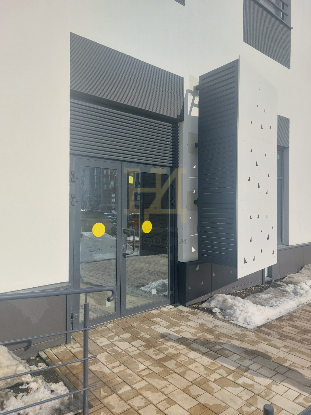 Продаем коммерческое помещение в ЖК Ньютон! Помещение №7. Идеальное предложение для бизнеса в самом сердце динамично развивающегося района! Также можем предложить другие площади и планировочные решения помещения.

УНИВЕРСАЛЬНОСТЬ ПОМЕЩЕНИЯ:
- помещение под офис; магазин; предприятие в сфере мед. усл