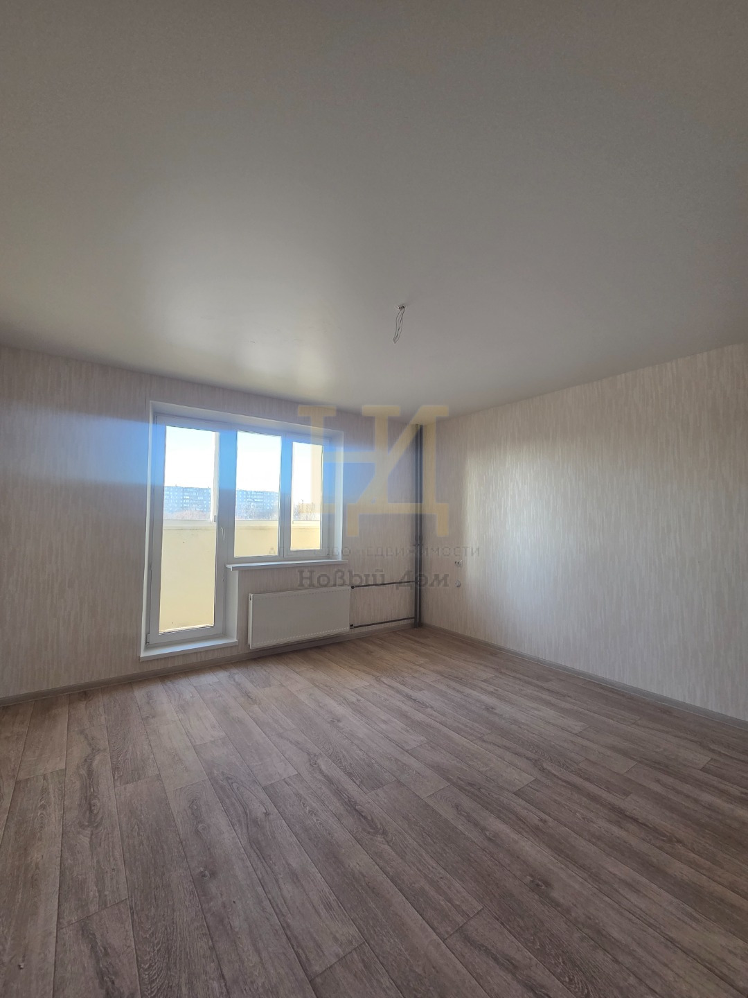 НОВАЯ КВАРТИРА В НОВОМ ДОМЕ!

Вы первый собственник!

Квартира с популярной планировкой!

- Кухня - 9 кв.м.
- Комната большая - 18 кв.м.;
- Лоджия - 5 кв.м (из комнаты).
- Раздельный санузел.

Выполнена ЧИСТОВАЯ ОТДЕЛКА, которая позволит Вам перевезти только мебель и личные вещи:
- установлены межко