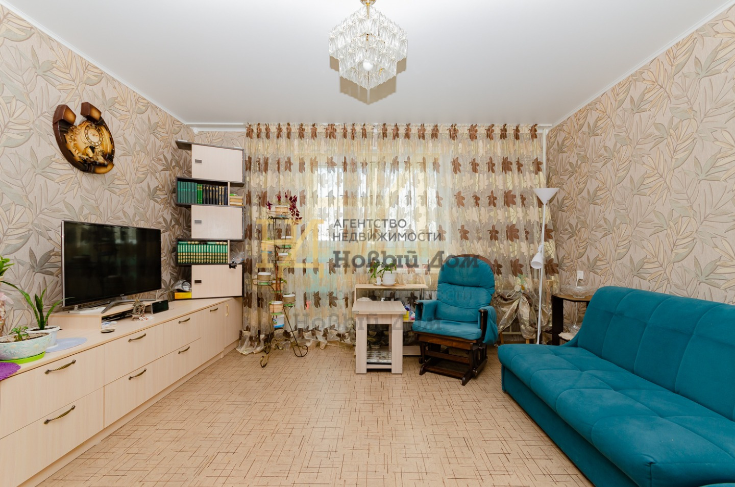 ПРЕДЛАГАЕМ К ПОКУПКЕ ТЕПЛУЮ УЮТНУЮ СВЕТЛУЮ ОДНОКОМНАТНУЮ КВАРТИРУ В НОВОЙ ЧАСТИ ДЕР. КАЗАНЦЕВА! 
                         
ПЛАНИРОВКА:
- Кухня -  9 кв.м.
- Комната - 18 кв.м.;
- Раздельный санузел;
- Просторный коридор;
- Вместительная лоджия - выход из комнаты.

 КОСМЕТИЧЕСКИЙ  РЕМОНТ, СОСТОЯНИЕ «З