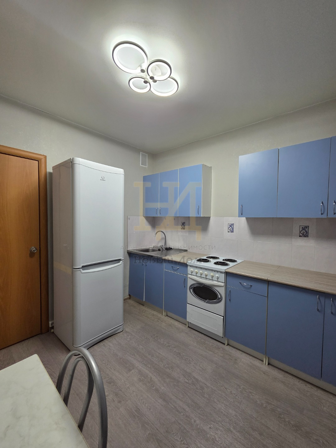 Однокомнатная квартира в долгосрочную аренду!

Квартира в хорошем состоянии!
Недавно сделан косметический ремонт!

Ищем добросовестных, чистоплотных, спокойных жильцов! Соседи все порядочные, следят за тем, чтобы в доме было тихо!

В квартире есть все необходимое:
-Кухонный гарнитур, холодильник, пл