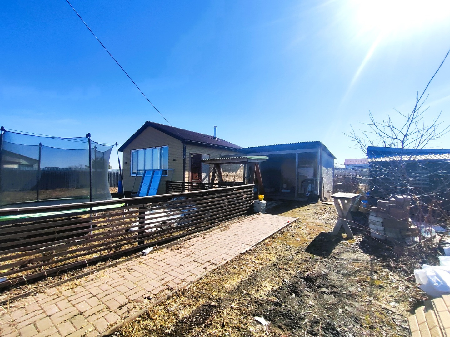  Продаем ДАЧУ в СНТ «МЫСЫ»: домик с баней внутри. Земельный участок  - 4 сотки.
ПЛАНИРОВКА Дома:
- Кухня;
- Гостиная;
- Комната для переодевания и отдыха;
- Баня (в бане выведена канализация, можно установить душевую).
ДОМ УТЕПЛЕН, ГОТОВ ДЛЯ КРУГЛОГОДИЧНОЙ ЭКСПЛУАТАЦИИ!

НА ТЕРРИТОРИИ РАСПОЛОЖЕНЫ:
-