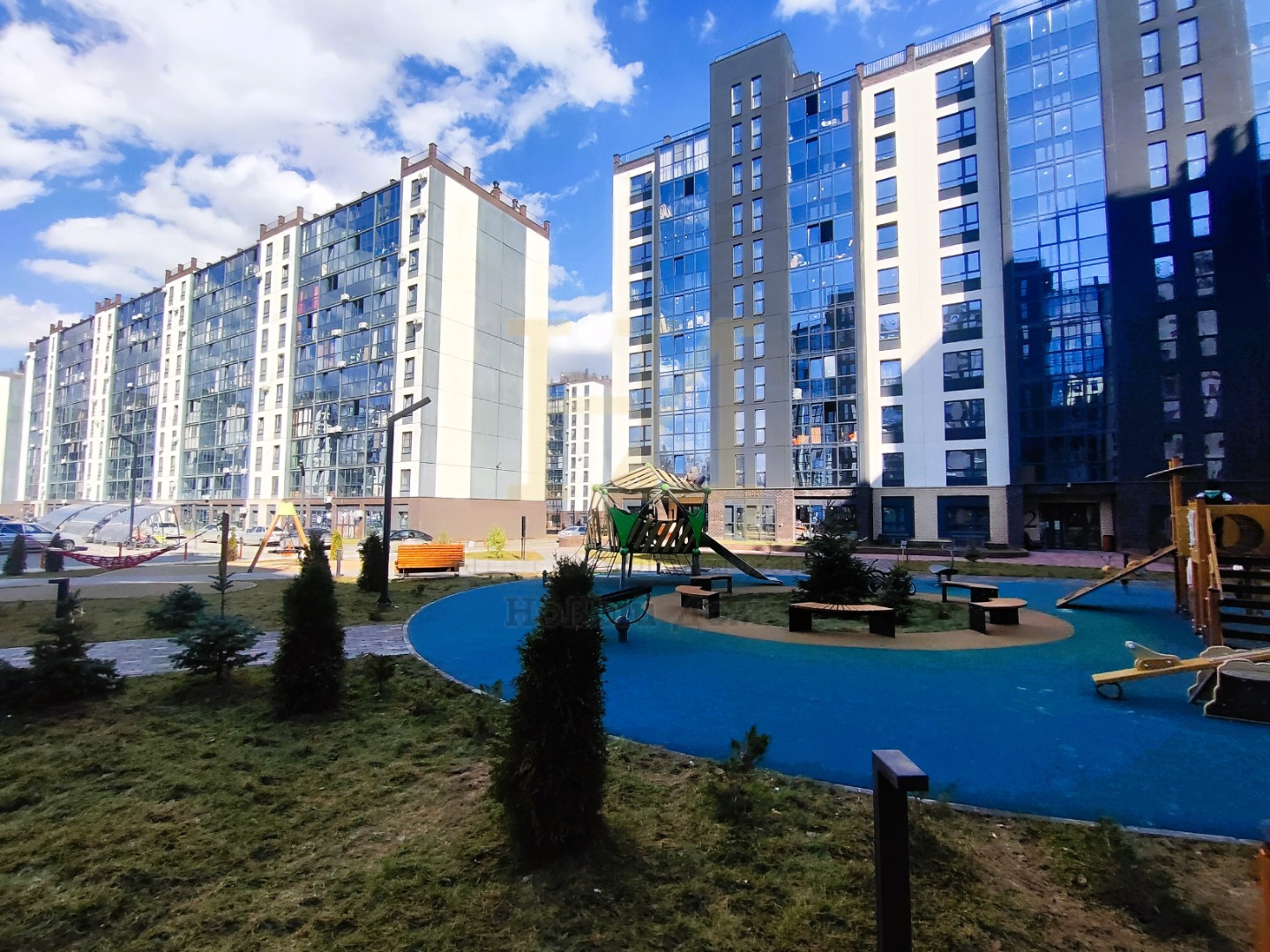   Продаем ПРОСТОРНУЮ КВАРТИРУ ПЛАНИРОВКИ СТУДИЯ + 2 СПАЛЬНИ ПЛОЩАДЬЮ 65,4 кв.м. в сданном доме нового современного жилого комплекса Парковый Премиум.

ПЛАНИРОВКА:
- кухня-гостиная - 16,2 кв.м.;
- большие  комнаты - 17 и 16 кв.м.;
- раздельный санузел;
- просторный коридор;
- просторная лоджия с пано