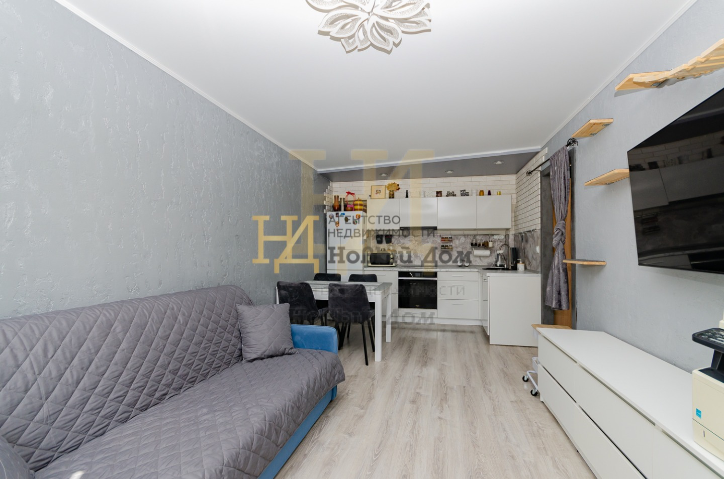 ПРЕДЛАГАЕМ К ПОКУПКЕ ТЕПЛУЮ УЮТНУЮ СВЕТЛУЮ ОДНОКОМНАТНУЮ КВАРТИРУ В МЕТАЛЛУРГИЧЕСКОМ РАЙОНЕ ГОРОДА ЧЕЛЯБИНСКА. 
                         
ПЛАНИРОВКА:
- Кухня -  гостиная - 18 кв.м.
- Комната - 7 кв.м.;
- Раздельный санузел;
- Просторный коридор.
ПРОСТОРНЫЙ УДОБНЫЙ КАРМАН НА 4 КВАРТИРЫ.

ХОРОШИЙ СВЕЖ