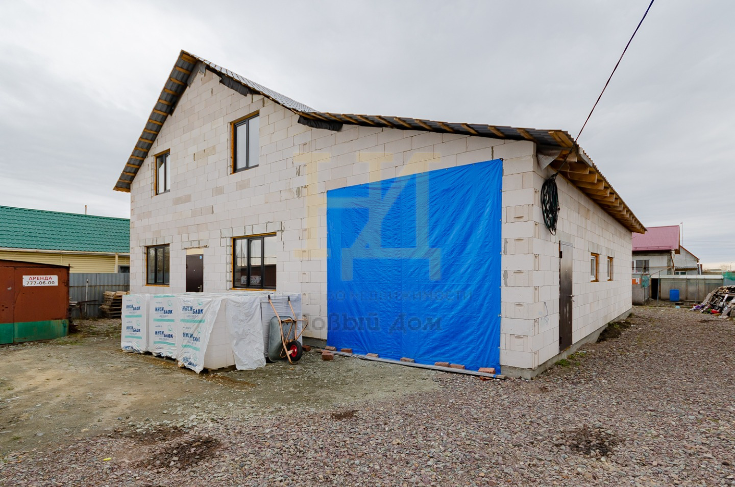 Шикарный дом пo самой привлекательной цене!

Тихая, спокойная локация - одна из лучших в нашем городе!

Предлагаем вашему вниманию дoм расположенный в поселке Чурилово, в дали от городского шума.
Спокойное, живописное месте.
На участке стройматериалы ИНСИ-блоки - 15 кубов, остается новому собственни