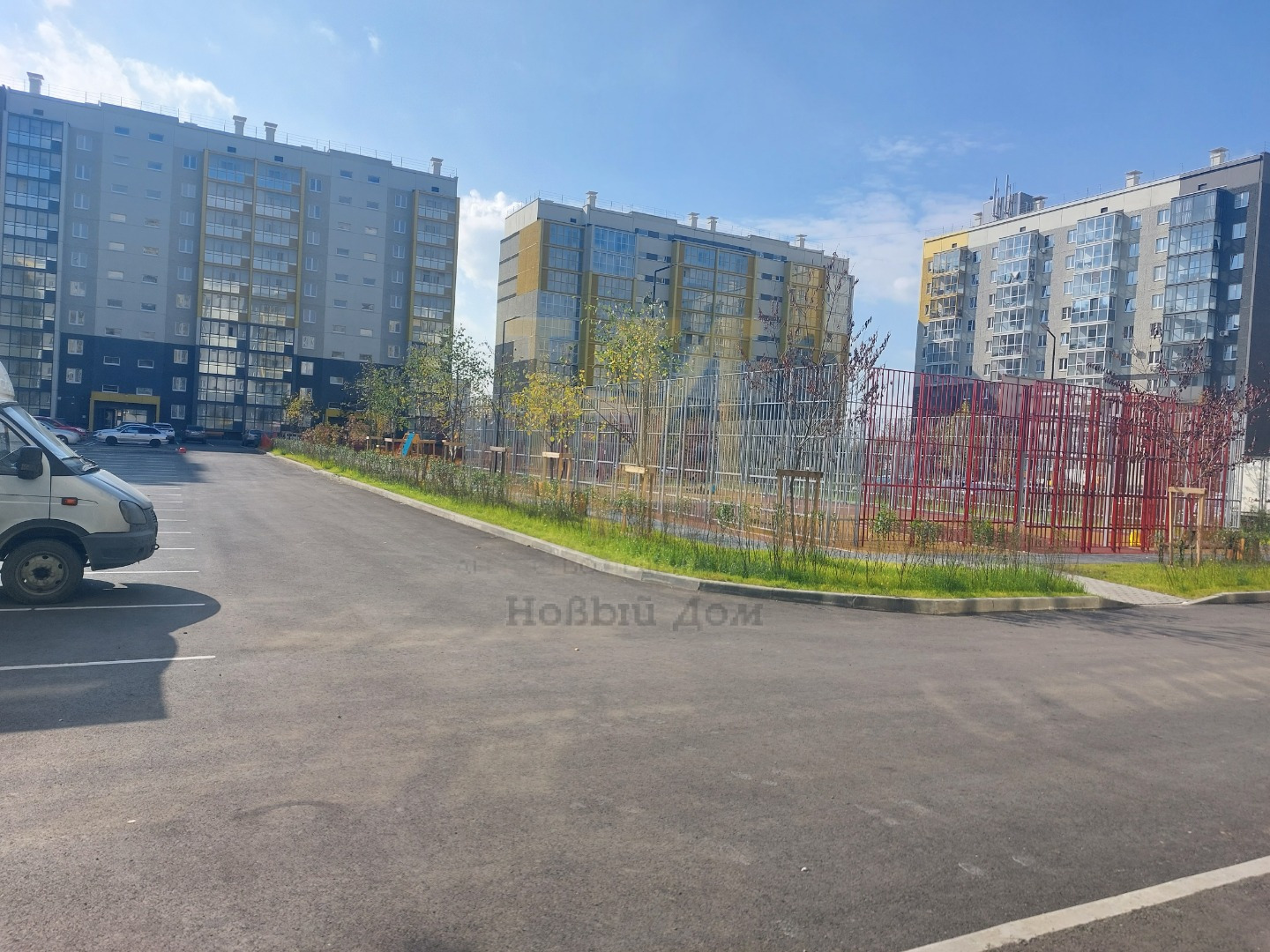 Предлагаем Вашему вниманию в продажу квартиру в ЖК Яблоневый. Удобное расположение дома внутри микрорайона. Дизайнерский подъезд, освещение, благоустроенный двор, парковка, детская и спортивная площадка.

Функциональная планировка - спальня 12 кв.м., просторная кухня-гостинная с выходом на балкон, с