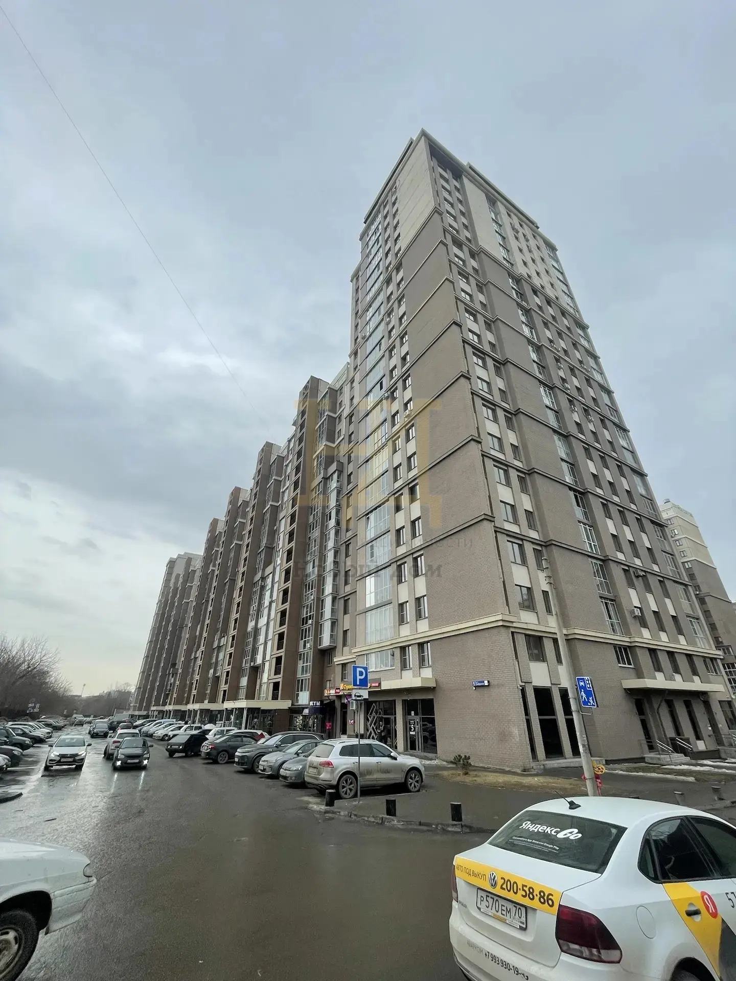 Сдам в аренду, на длительный рок, уютную студию в экологически чистом районе с удобной  транспортной логистикой. Рядом остановки общественного транспорта и вся необходимая инфраструктура. По всей дополнительной информацией и на просмотр звоните.