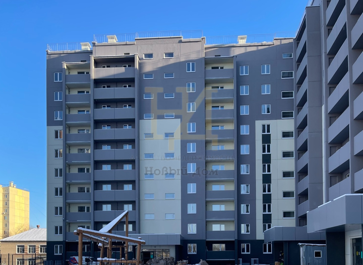 Продам однокомнатную квартиру, удобной планировки, кухня 9,37 кв. метров и комната 16,53 метров. Удобное расположение дома.

В квартире выполнена качественная чистовая отделка:
- входная металлическая дверь;
- натяжной матовый потолок;
- линолеум высокого класса;
- обои в свелых тонах;
- электроразв