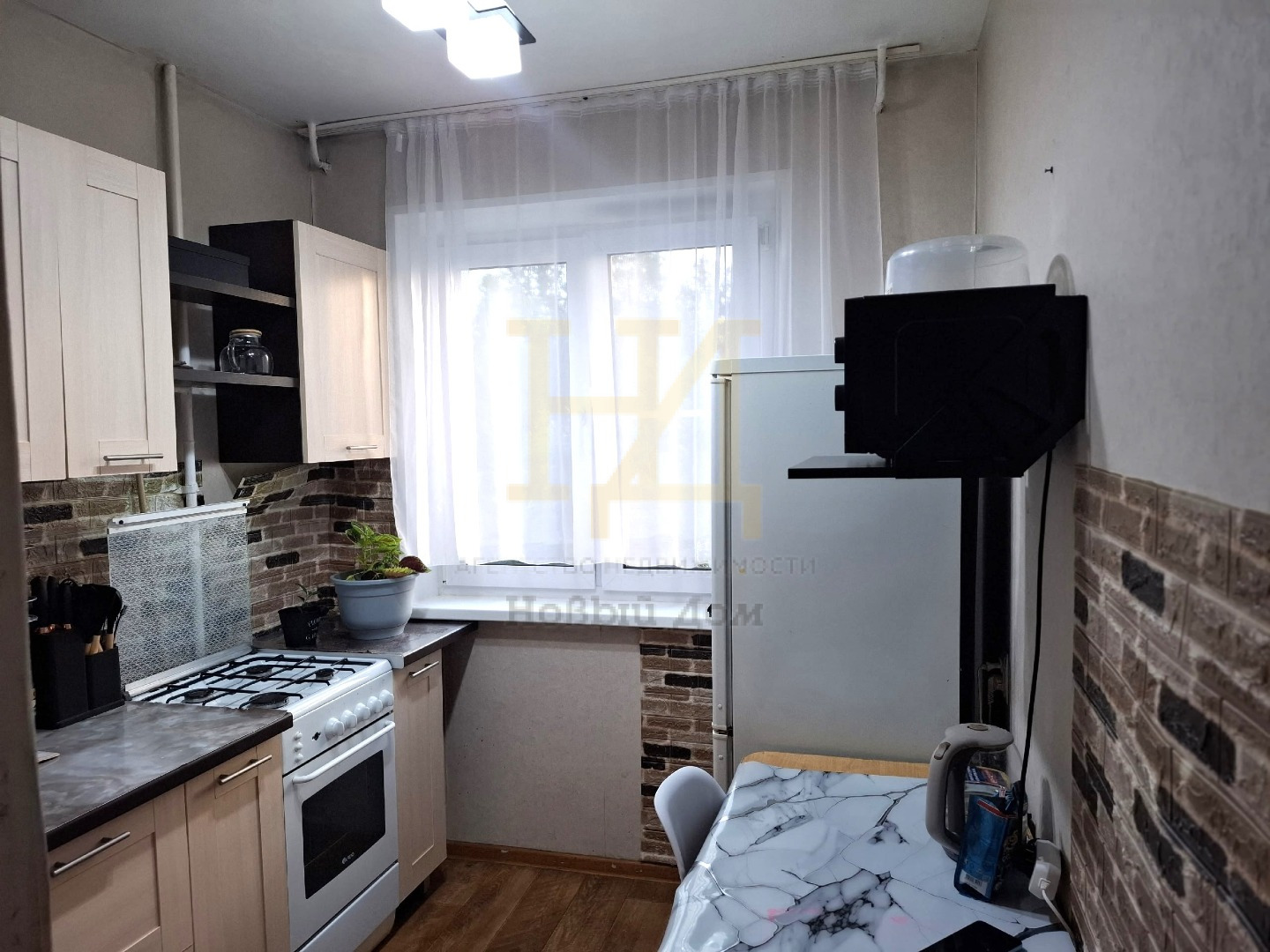 В продаже отличная , светлая и уютная квартира с балконом.
Рассмотрим вариант обмена - на дом или 2 комнатную квартиру!
Свежий косметический ремонт! Чистый подъезд и хорошие соседи !
Дом расположен внутри дворов, тихо спокойно, при этом в шаговой доступности остановка!
Инфраструктура развитая:
+ Бла