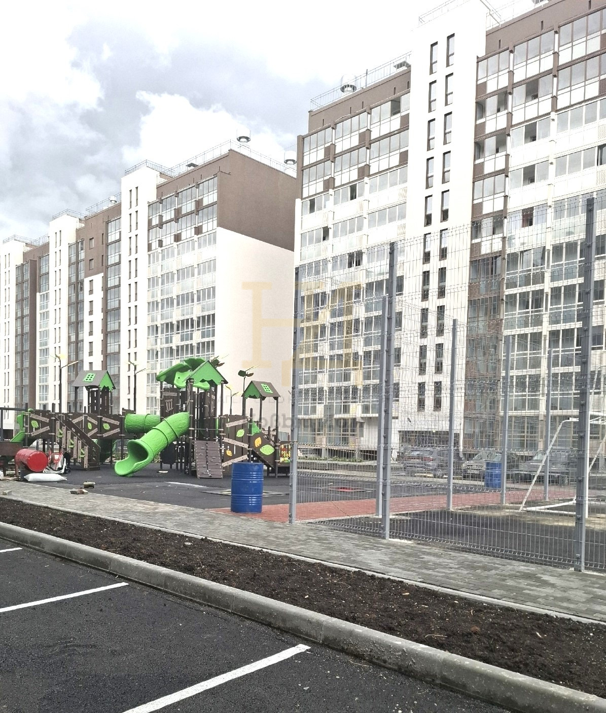 Предлагаем Вашему вниманию однокомнатную квартиру в ЖК Хорошее Решение (кухня 8 кв.м., комната 16 кв.м.).

ОДОБРЕНИЕ на этот объект для Вас бесплатно! Подходим под разные виды ипотечных ставок и программ, акции.
Удобное расположение дома внутри микрорайона.
Дома внутри квартала, вся инфраструктура! 